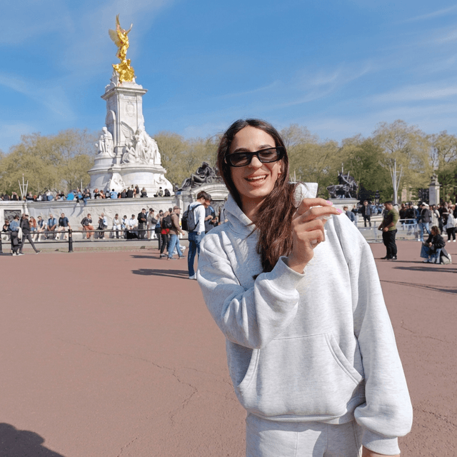 Realistic 3D Render - AI prompt preview