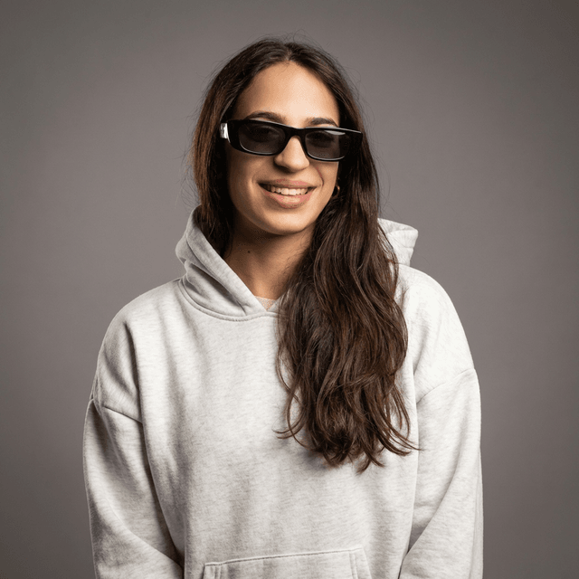 Studio Portrait - AI prompt preview