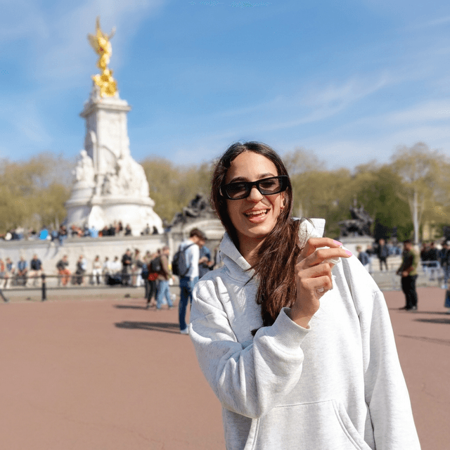 Telephoto, 100mm - AI prompt preview