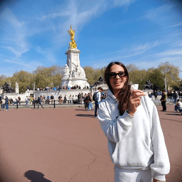 Wide-angle, 24mm - AI prompt preview