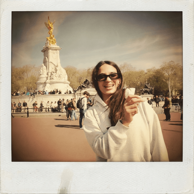 Instant Polaroid - AI prompt preview